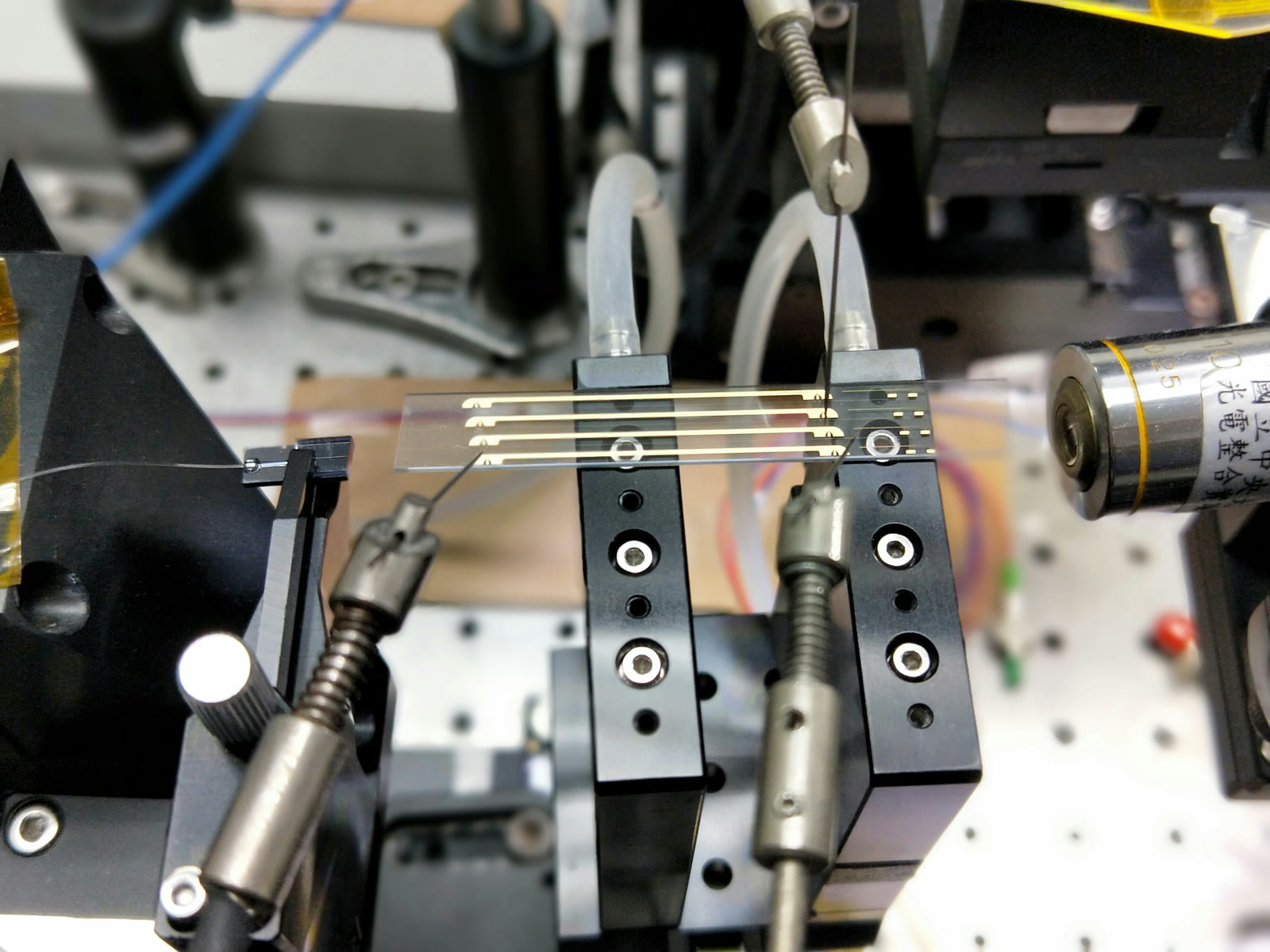Photonic device under precision probe test